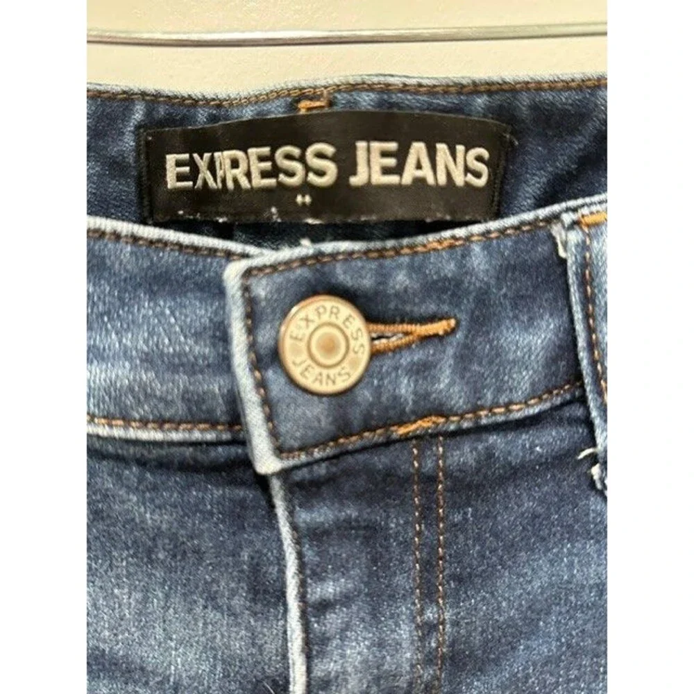 Express Ultimate Stretch Performance Shortie Relaxed Low Rise Denim Shorts SZ 6